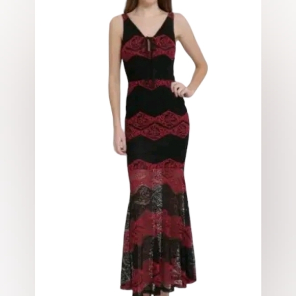 Clara Story Lace Mermaid Maxi Dress Wine/Black NWT - Picture 1 of 12